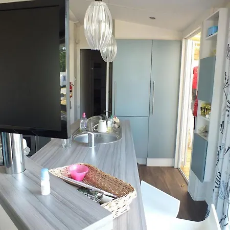 Κάμπινγκ Izicamp Mobil-home A Les Bains Ronce-les-Bains
